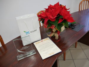 Nagroda, kwiatu, prezenty i list gratulacyjny