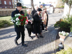 Zarząd Powiatu składa kwiaty