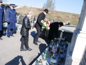 Zarząd Powiatu składa kwiaty pod pomnikiem w Ornontowicach