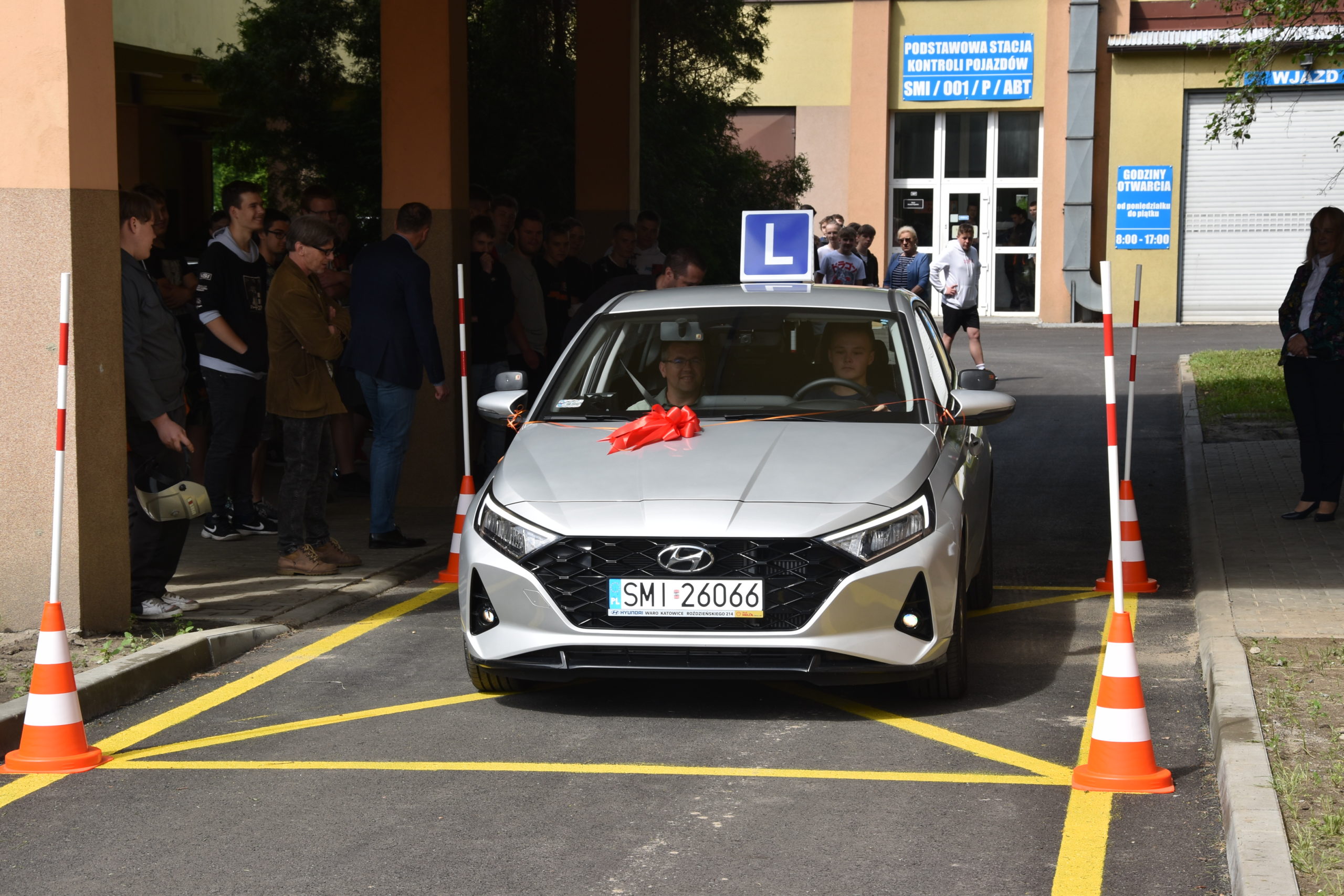 26 maja przekazano nowy samochód nauki jazdy dla ZSt