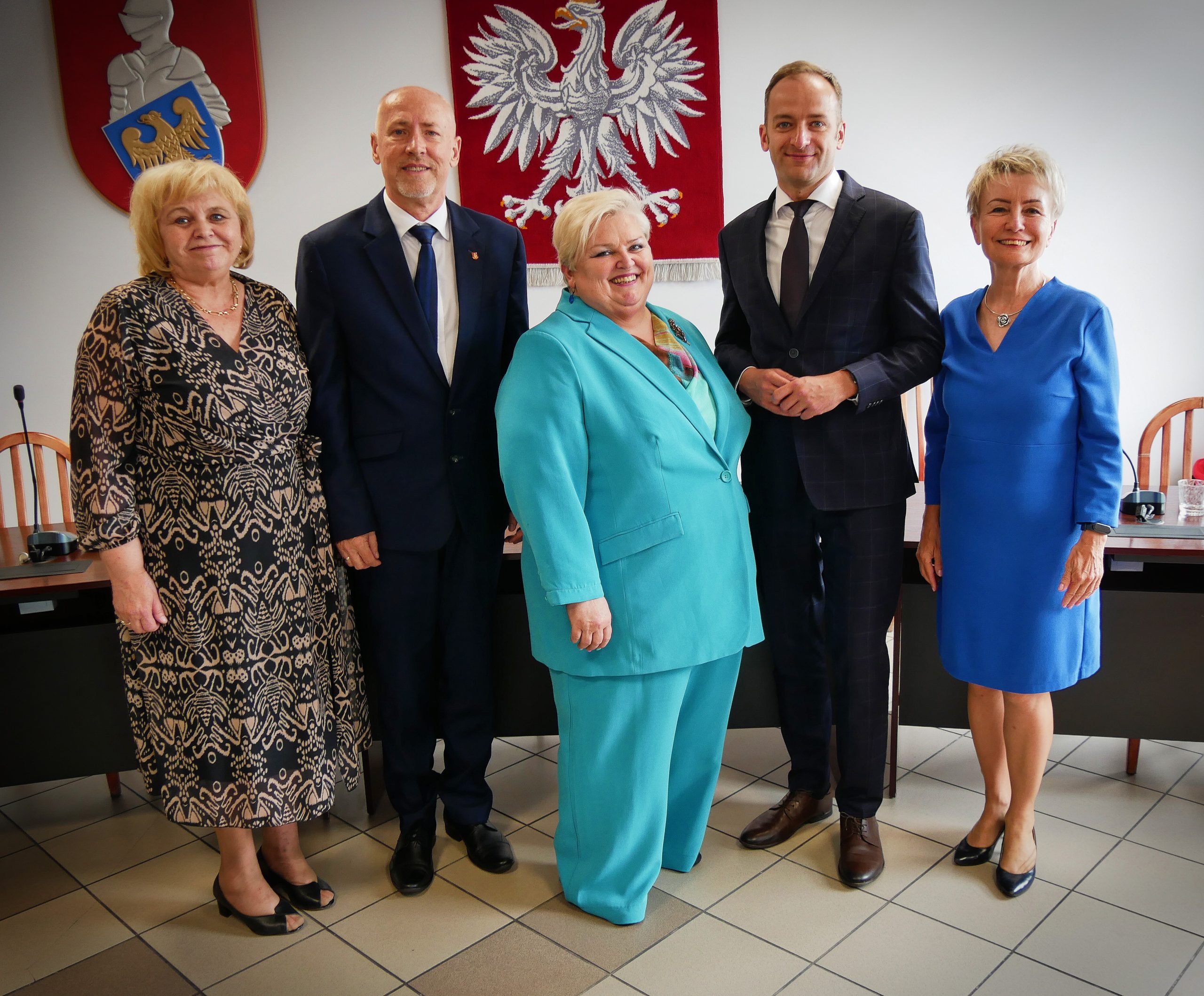 Zarząd Powiatu Mikołowskiego. Od lewej: Joanna Szołtysek, Mirosław Duży, Barbara Prasoł, Jarosław Sworzeń Grażyna Nazar. 