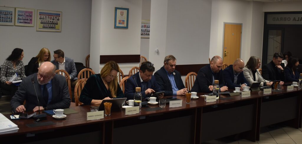 Radni w trakcie pierwszego w 2026 roku posiedzenia Rady Powiatu